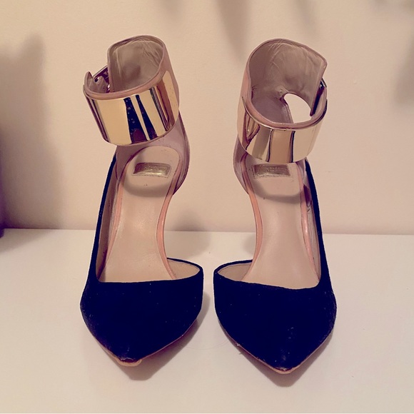 Sexy Vintage Marciano Stilettos. With gold ankle strap, size 6 - Picture 2 of 7